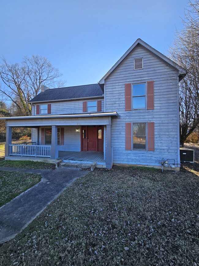 Photo - 2011 Lincoln St