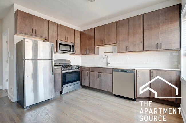 Building Photo - 3405 W Fullerton Ave Unit 3a