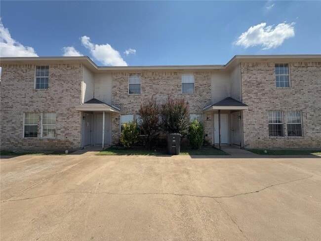Building Photo - 5908 Greengate Dr Unit Apt C