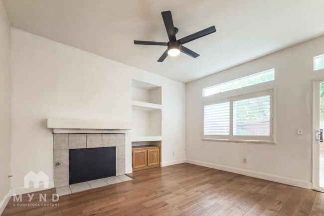 Photo - 305 Diamante Way