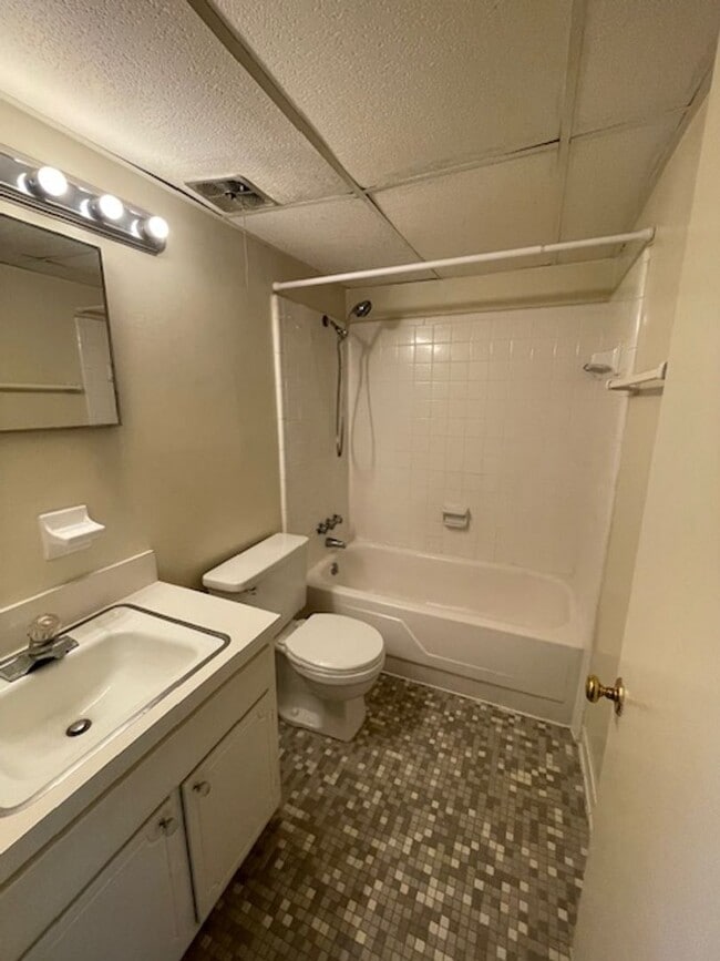 Building Photo - Desired Location In Winston-Salem