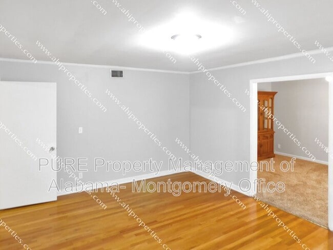 Photo - 3520 Royal Crest Dr