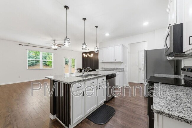 Photo - 192 Hampton Cir