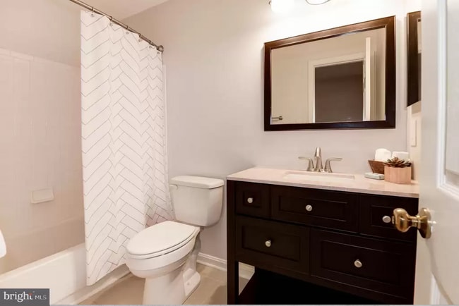 Shared Full Bathroom