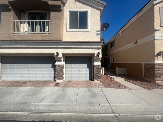 Building Photo - 2 bedroom 2 bath condo Gated community Nor... Unit 1
