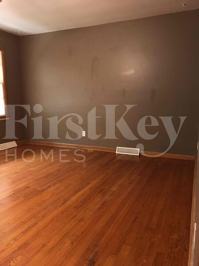 Photo - 8316 Stark Ave