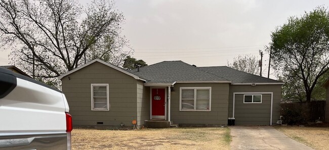 What a cutie! 3/1 in Convenient Location! - What a cutie! 3/1 in Convenient Location! House