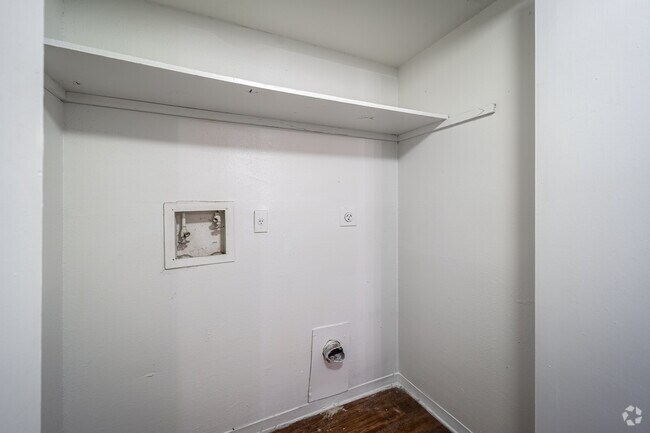 1BR, 1BA - 720SF