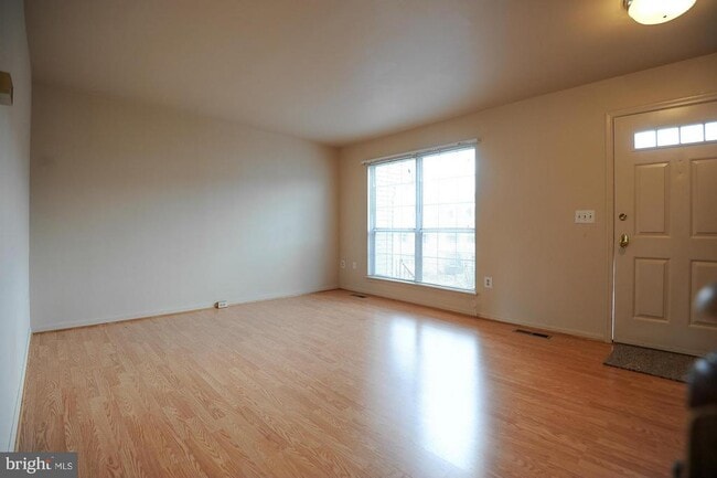 Photo - 128 Sulgrave Ct
