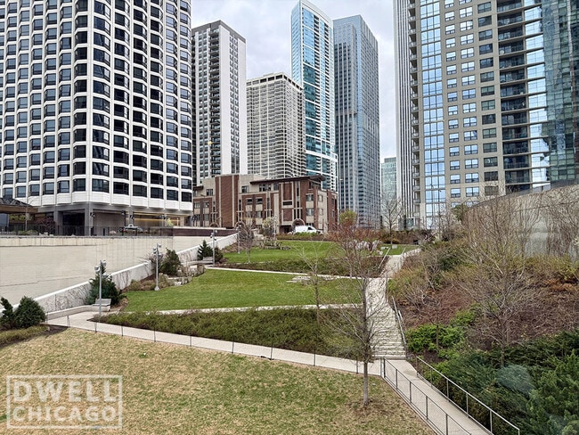 Photo - 460 E Waterside Dr