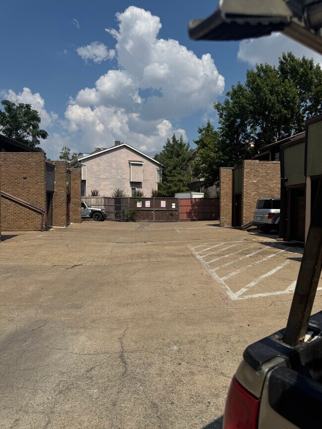 Building Photo - 6019 Ridgecrest Rd Unit 204 Rental