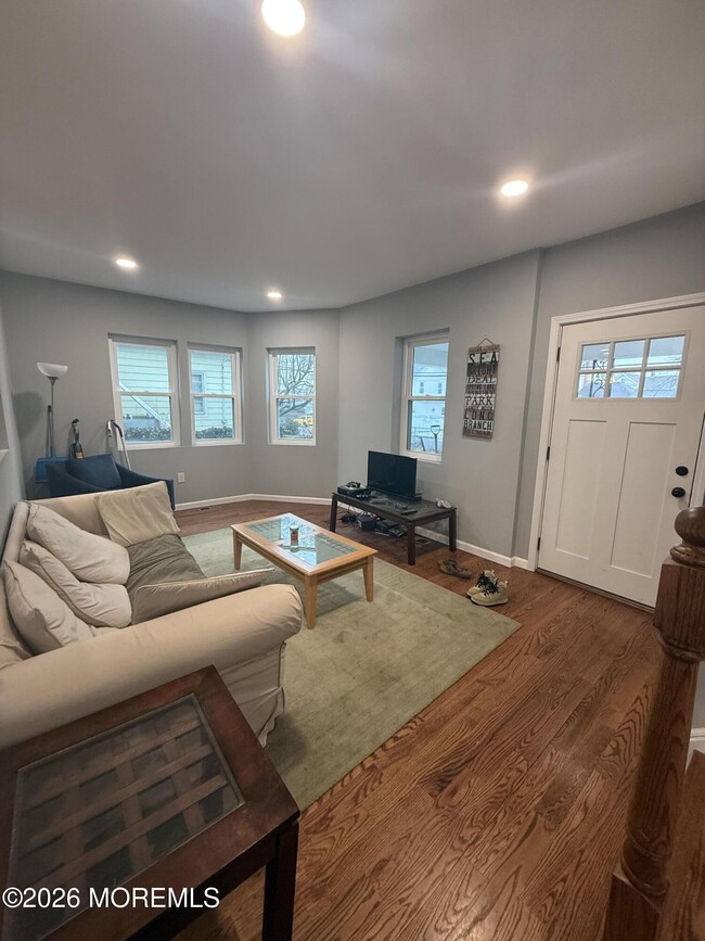 Photo - 591 Vernon St