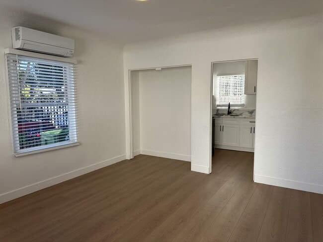 Photo - Newly Renovated 1 Bedroom in West Adams Unidad #2651
