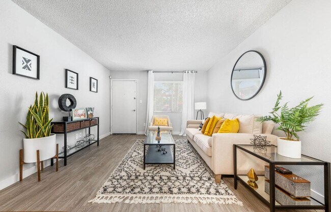 Building Photo - 2025 W Indian School Rd Unit 1