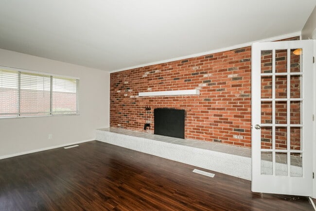 Photo - 5910 Rahke Rd