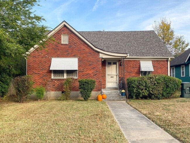 Building Photo - 1 bedroom, living dining den near Central and Highland