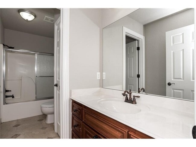 Building Photo - 601 Auburn St