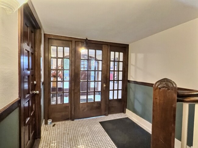 Photo - 2921 N Pine Grove Ave Unit 1