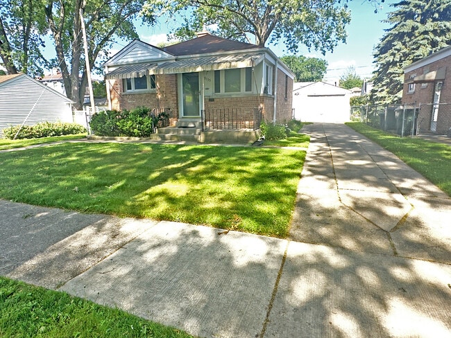 Building Photo - 9135 Mason Ave Rental