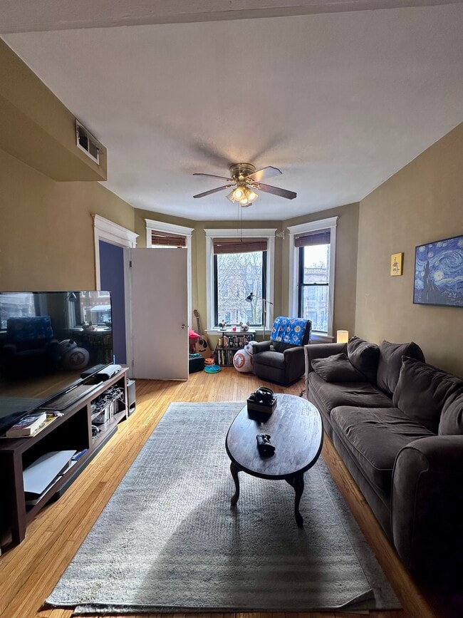 13 - 2442 N California Ave Unidad 2