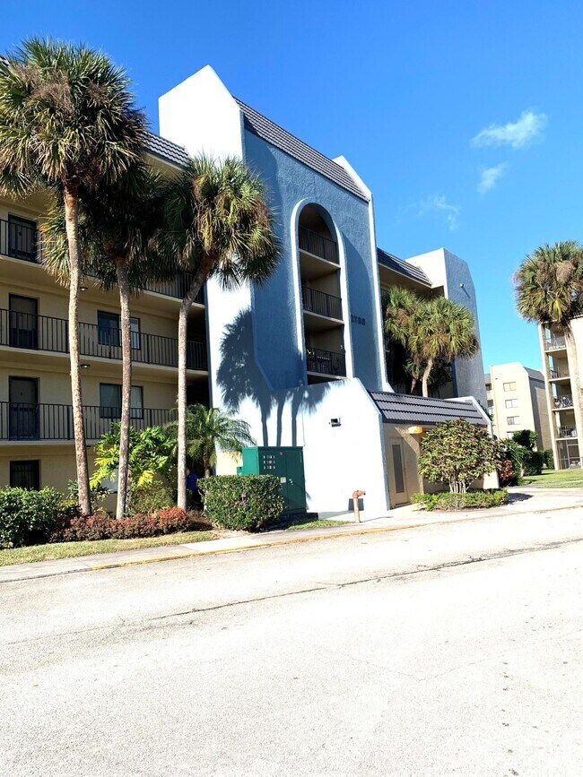 Building Photo - 2788 Tennis Club Dr Rental