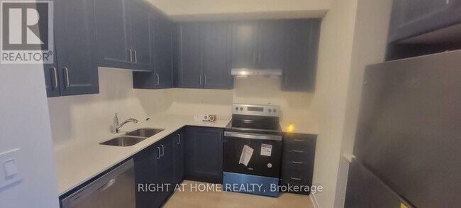 Photo - 1695 Dersan St