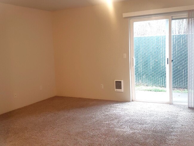 Photo - Wonderful townhouse in East Portland! rent...
