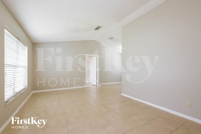 Photo - 882 Trumbull St