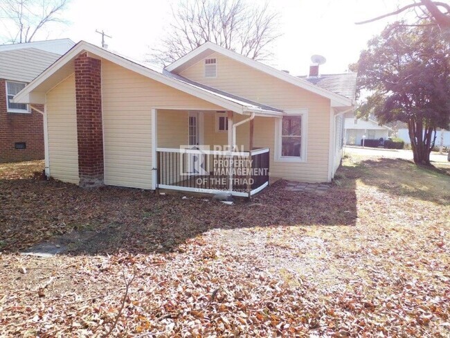 Building Photo - *Move In Special* Cute 2 Bedroom/1 Bath Ho... Rental