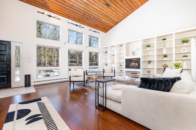 Photo - 9 Belshyre Ct