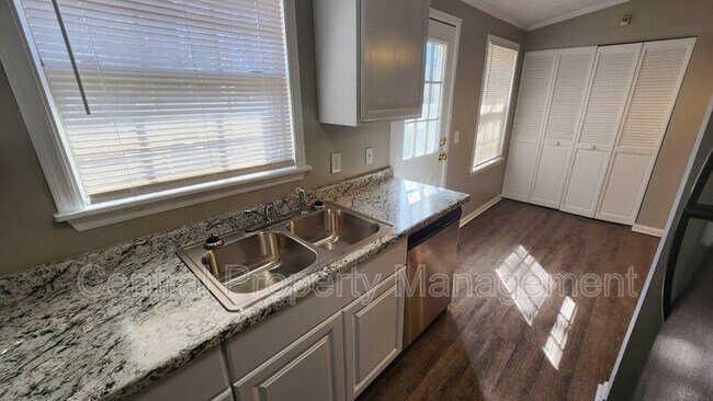 Photo - 300 Florence Dr