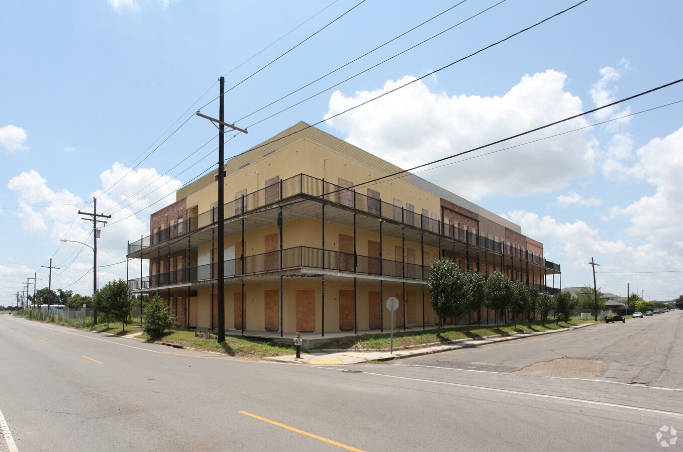 Photo - Algiers Riverview Condominiums