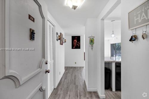 Building Photo - 4200 Hillcrest Dr Unit 201 Rental