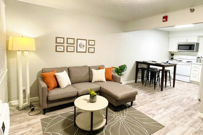 Building Photo - 915 W Whittier Dr Rental