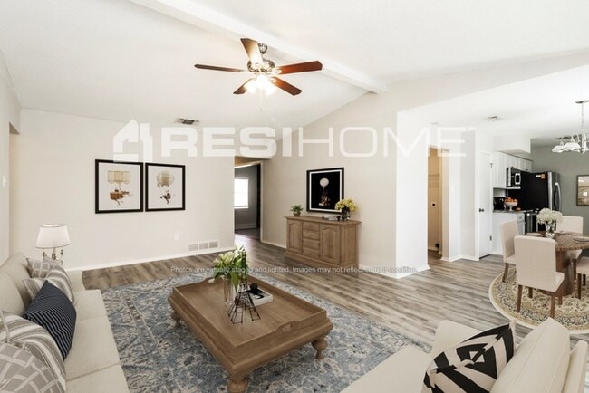 Photo - 1001 John Reagan St