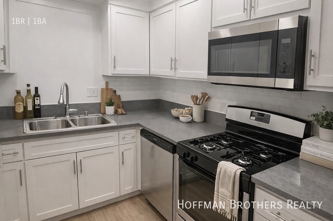 Building Photo - 1140 N Clark St