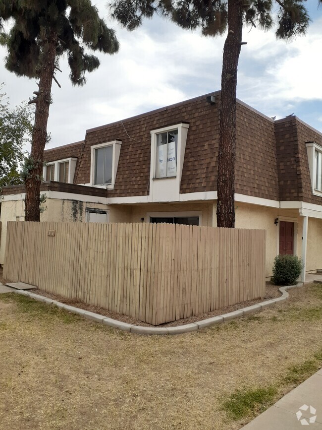 Building Photo - 8203 N 34th Ave Unit 8203 Rental