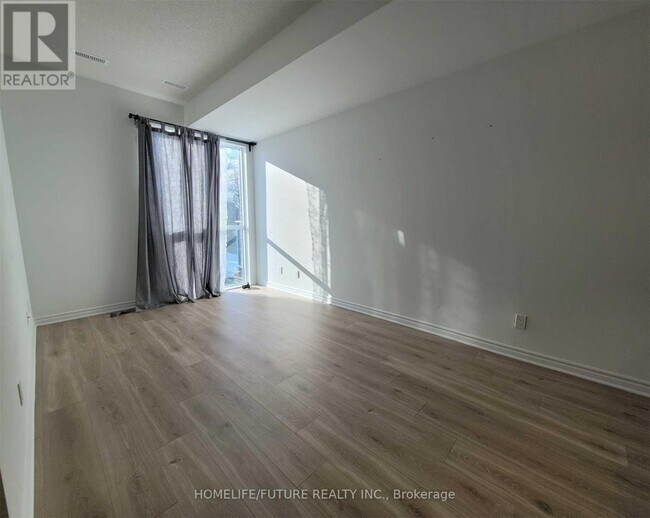 Photo - 11 Falaise Rd