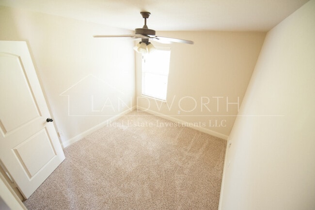 Building Photo - 3 bed 2.5 bath Beautiful Property