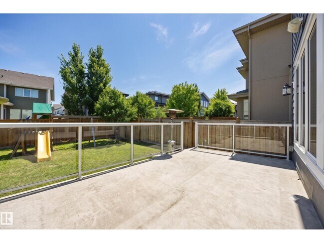 Photo - 1305 Hainstock Way SW