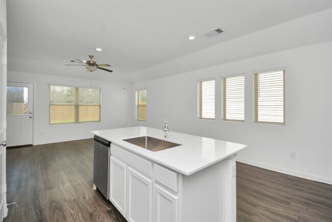 Photo - 15878 Mountlong Dr