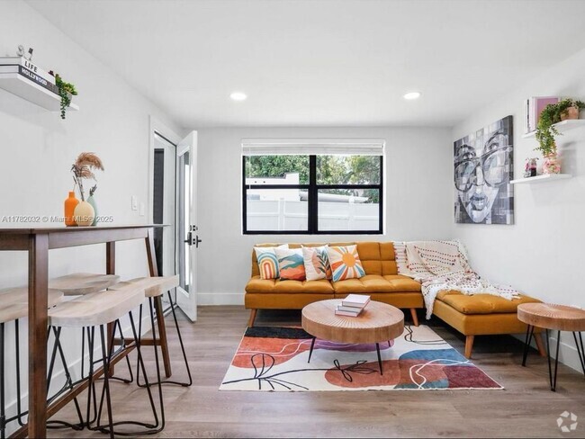 Building Photo - 584 NW 30th St Rental
