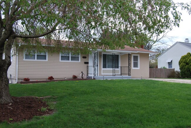 Building Photo - EDGEWOOD - SINGLE FAMILY RANCHER