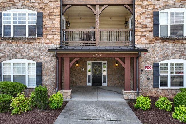 Entrada - Tatton Park Apartments