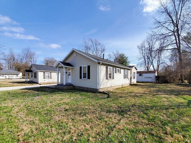 Building Photo - 2210 E 7th St Unit 3 bed