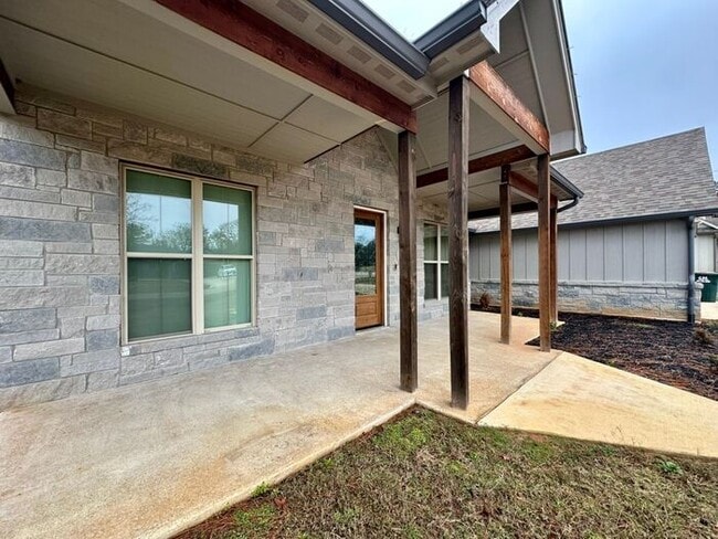 Photo - Stunning 3/2/2 on the Outskirts of Lindale!