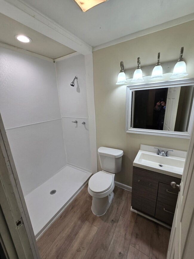 Photo - 140 Ambroise St