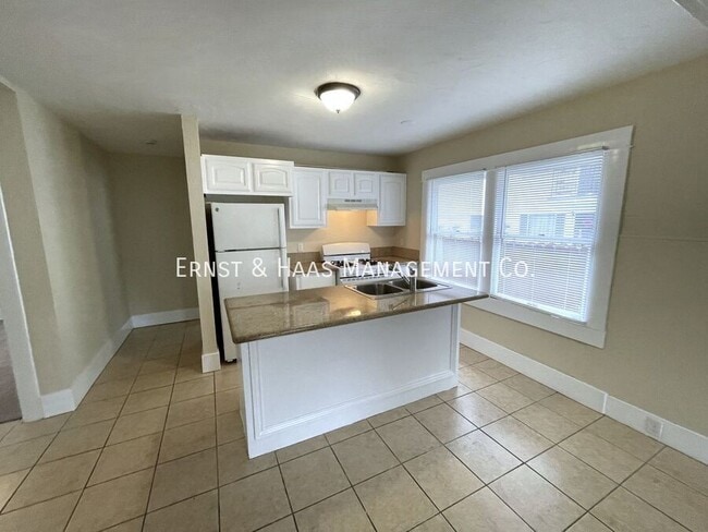 Photo - 512 Almond Ave