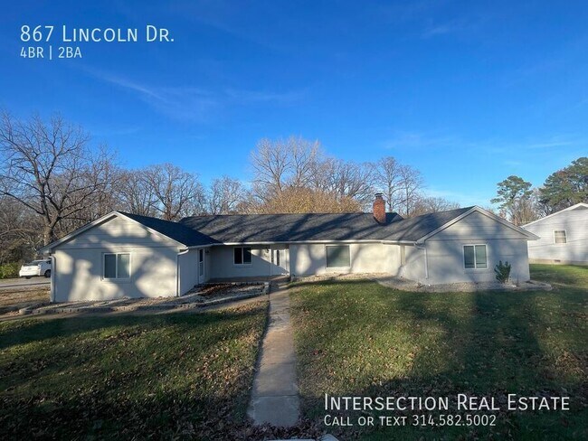 Fully Renovated 4 Bed/1.5 Bath w/ Spacious... - Fully Renovated 4 Bed/1.5 Bath w/ Spacious... House