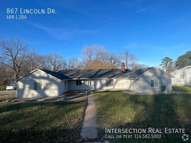 Building Photo - Fully Renovated 4 Bed/1.5 Bath w/ Spacious... Rental